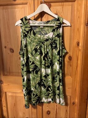 Women's Green Leaf Print Tank Top - Relaxed Fit